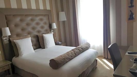 Hôtel Saint Cyr Etoile - 111