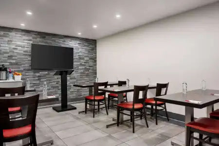 Ramada by Wyndham Anaheim Convention Center - 20
