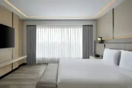 Courtyard by Marriott Mumbai International Airport - 92