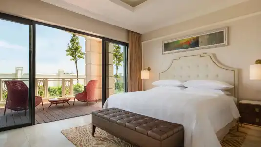 Sheraton Grand Danang Beach Resort & Spa - 3