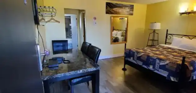 The Port-O-Call Inn & Suites - 31