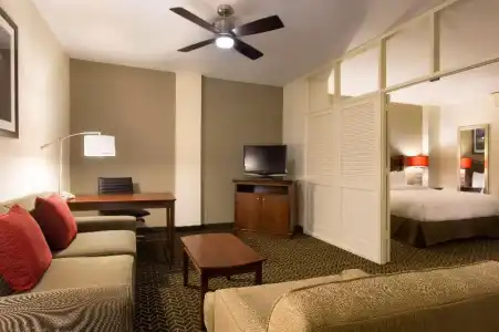 DoubleTree Suites by Hilton Lexington - 61
