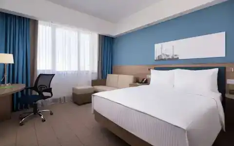 Hampton by Hilton Triumphal Arch - 23