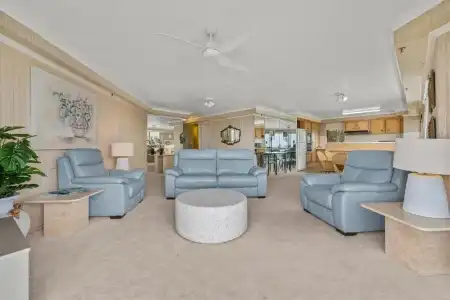 Gemini Court Holiday Apartments - 328