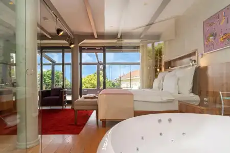 Tomtom Suites - 61
