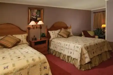 Hillwinds Inn - 4