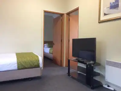 Allan Court Motel - 86