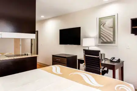 Quality Inn & Suites - 5