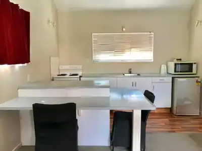 Rayland Epsom Motel - 15