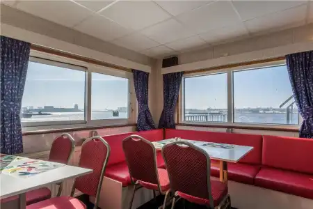 Botel - 12