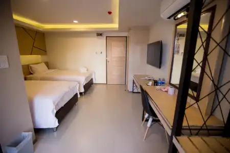 Tuck Me iN - 3