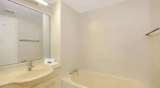 Surfers Beach Holiday Apartments - 8
