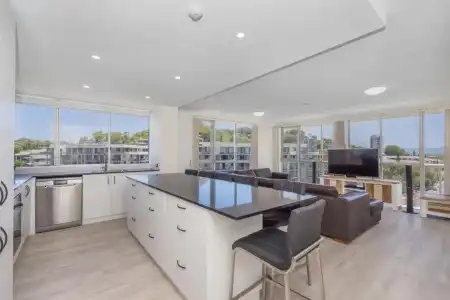Burleigh Beach Tower - 96