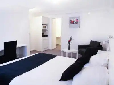 Hôtel Satellite - 30