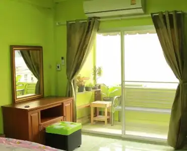 Swan Inn 2 Guest House - 1