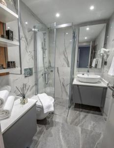 Valente Suites & - 14