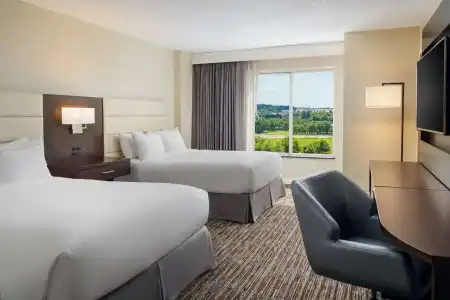 DoubleTree by Hilton Greensboro - 25