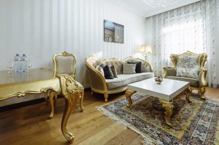 Monday Royal Apart - 298