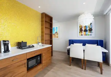 Courtyard by Marriott Santa Monica - 28