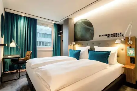 Motel One Frankfurt-Airport - 35