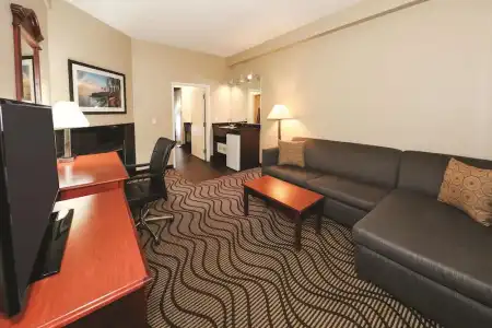 La Quinta Inn by Wyndham Sandusky near Cedar Point - 57