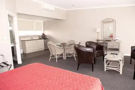 The Avenue - 7