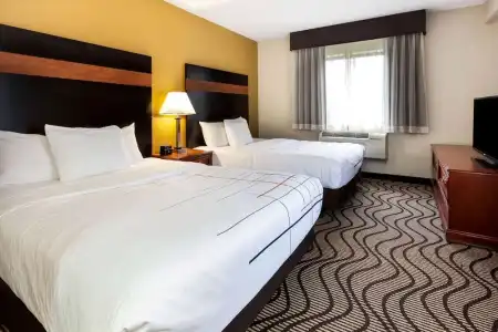 La Quinta Inn by Wyndham Sandusky near Cedar Point - 55
