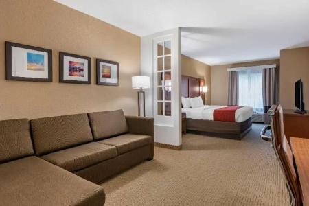 Comfort Suites Orlando Airport - 41