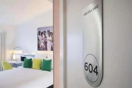 Hôtel Dress Code - 4