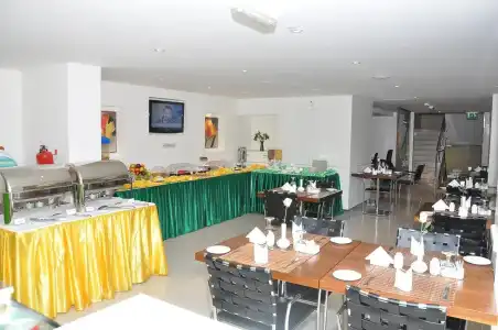 Phoenix Plaza Apartments - 29