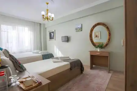 Sofia Corner - 80