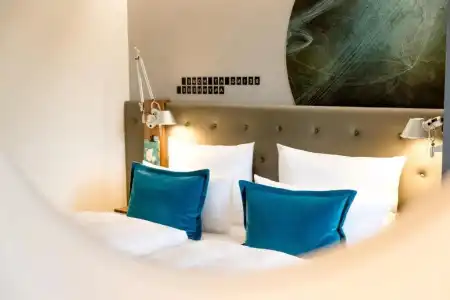 Motel One Frankfurt-Airport - 5
