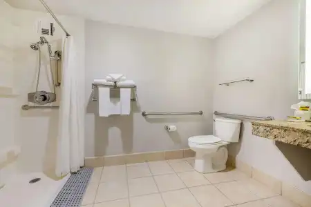 Best Western Plus Bayside Inn - 38