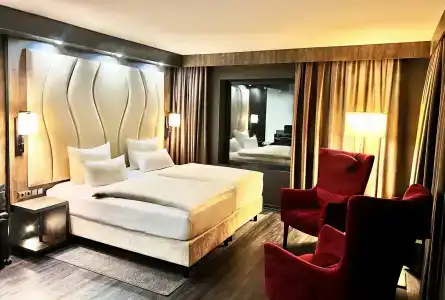 PLAZA Premium - 4