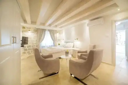 and Restaurant CONTE - 60