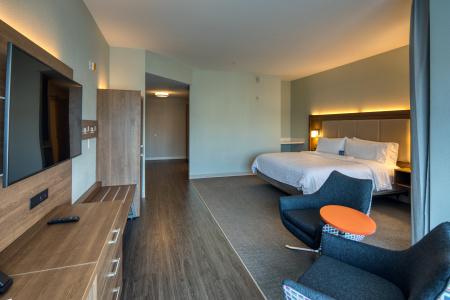 Holiday Inn Express & Suites Charlotte - South End by IHG - 35