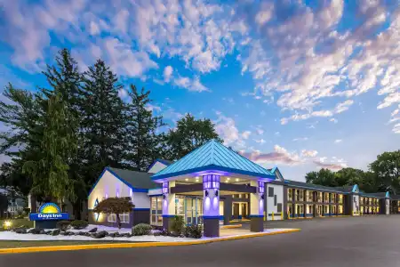 Days Inn & Suites by Wyndham Albany - 16