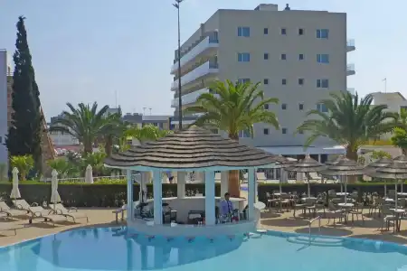 Sunrise Gardens Aparthotel - 12