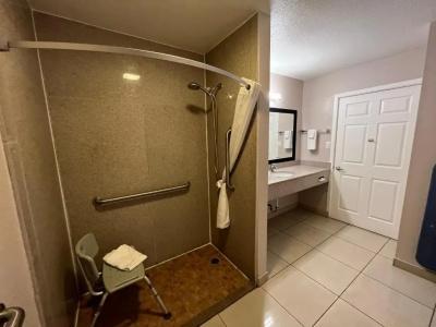 Super 8 by Wyndham Mesa Downtown Near Convention Center - 36