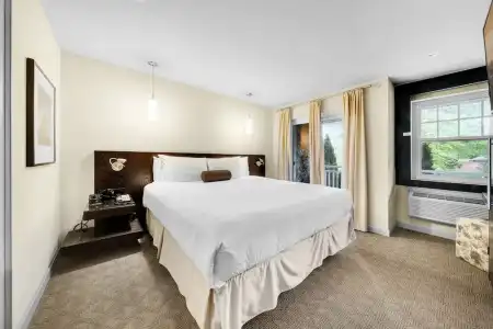 The Shaw Club - 40