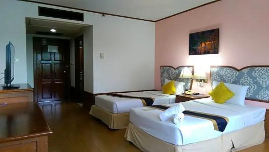 Wattana Park - 18