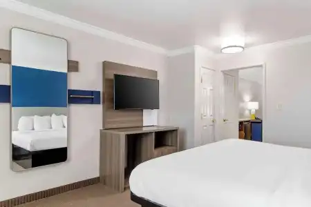 Comfort Inn & Suites Galveston Central Island near Pier - 44