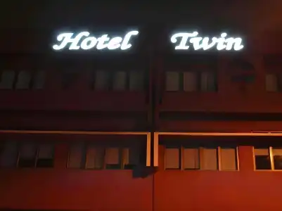 Twin - 0