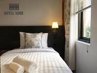 Noir - 28