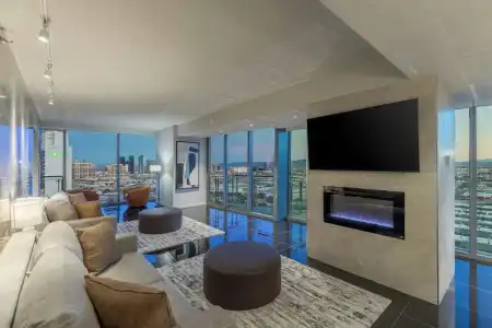 Beautiful Palms Place Suite - 203