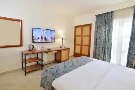 Marina Plaza, Tala Bay - 2