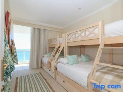 Pacific Views Resort - 74