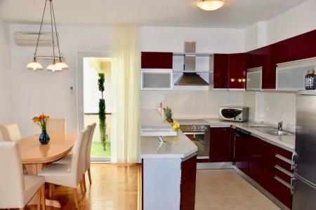 Apartment 3 Beaches With Free Parking - 302