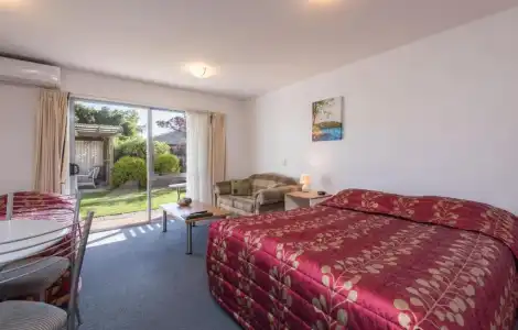 Greens Motel - 69