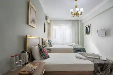 Sofia Corner - 81